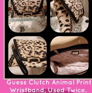 GUESS Clutch Animal Print!
